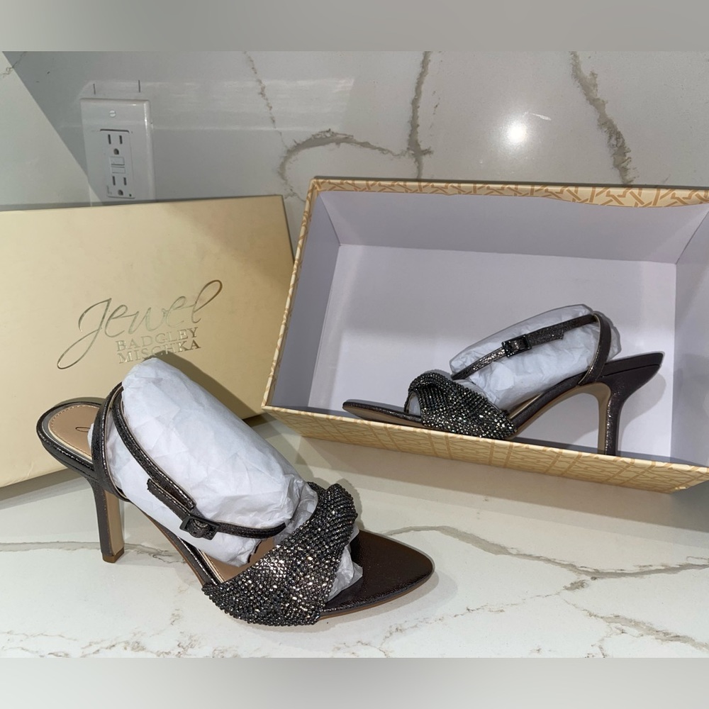 Jewel badgley Mischka  size 8 heels